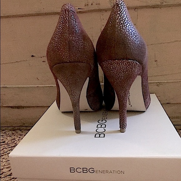 NEW BCBGENERATION HIGH HEELS PEEP TOE LEATHER HIGH HEELS 9.5 - Picture 2 of 5